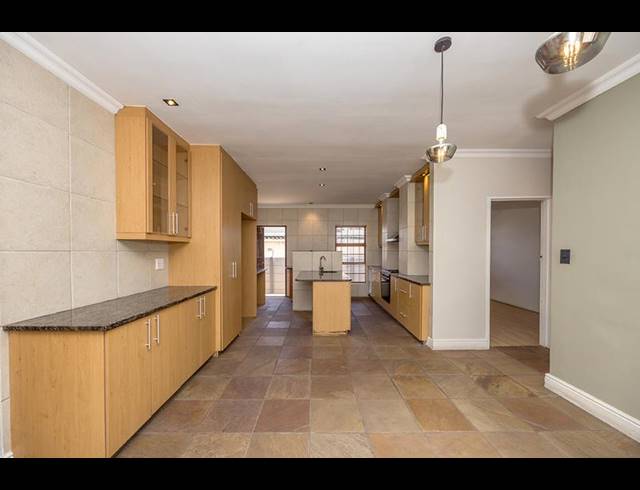 5 BEDROOM HOUSE FOR SALE IN BLOUBERGRANT